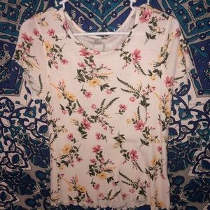 Floral t-shirt🌸🌼